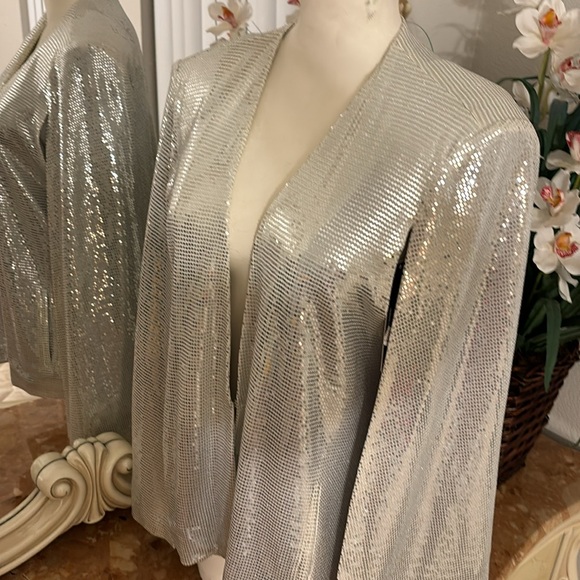 Metal. Cape Blazer for parties Can be dress up on top of the dress or by itself - Picture 4 of 9